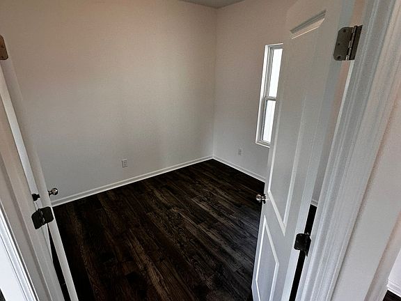 4th image of 242 Redondo Dr