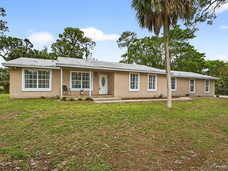 16932 Okeechobee Blvd — Photo 2