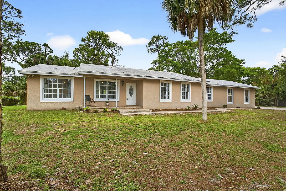 Building Photo - 16932 Okeechobee Blvd