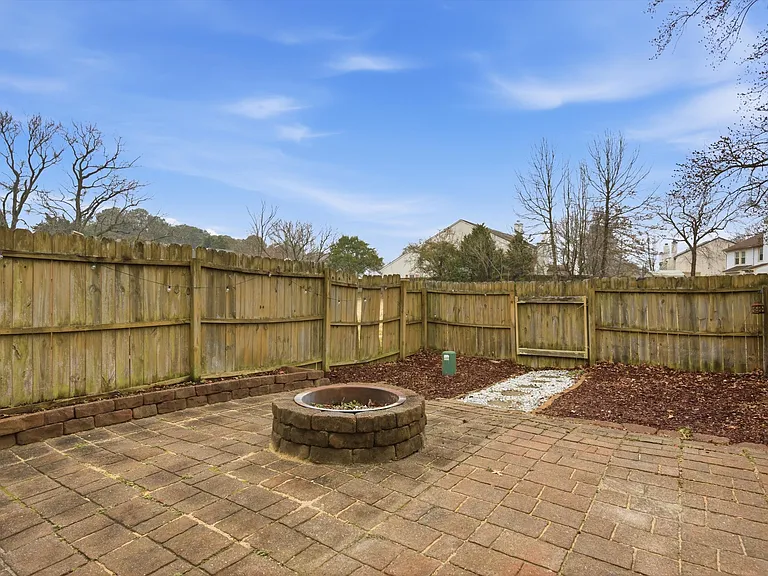 435 Greenview Dr — Photo 23