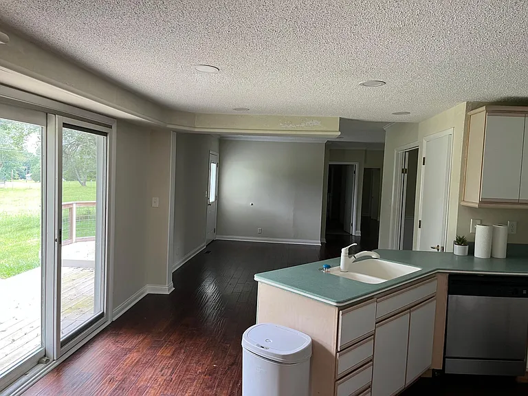 2809 Igou Ferry Rd — Photo 8