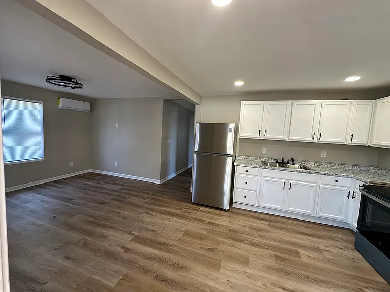 1507 Barcose St SW #B — Photo 2
