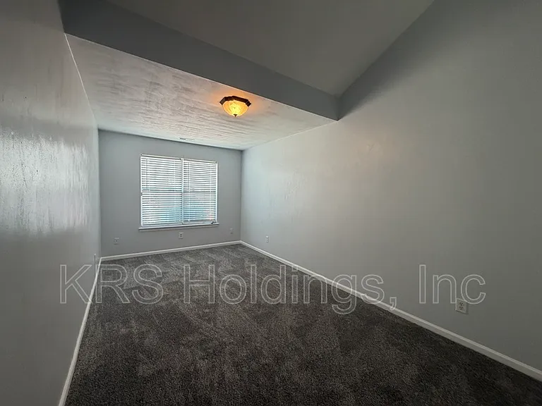 128 Majestic Dr N — Photo 3
