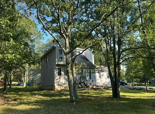 1139 Cranberry Dr, Bushkill, PA 18324