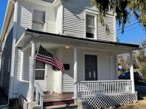 633 Commercial Ave, Clifton Forge, VA 24422