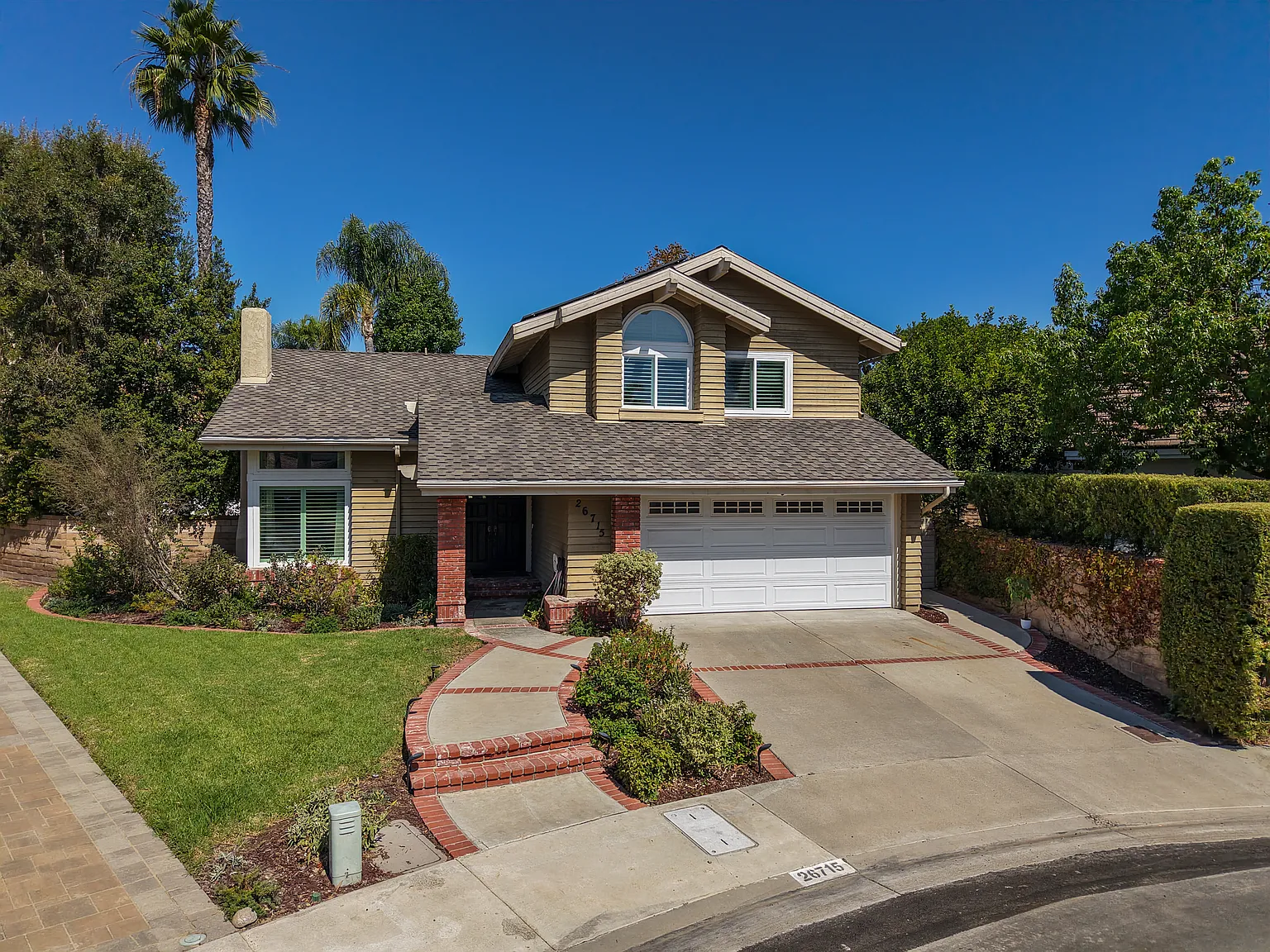 4 bed, 2350 sqft, $6,995 — Photo 3