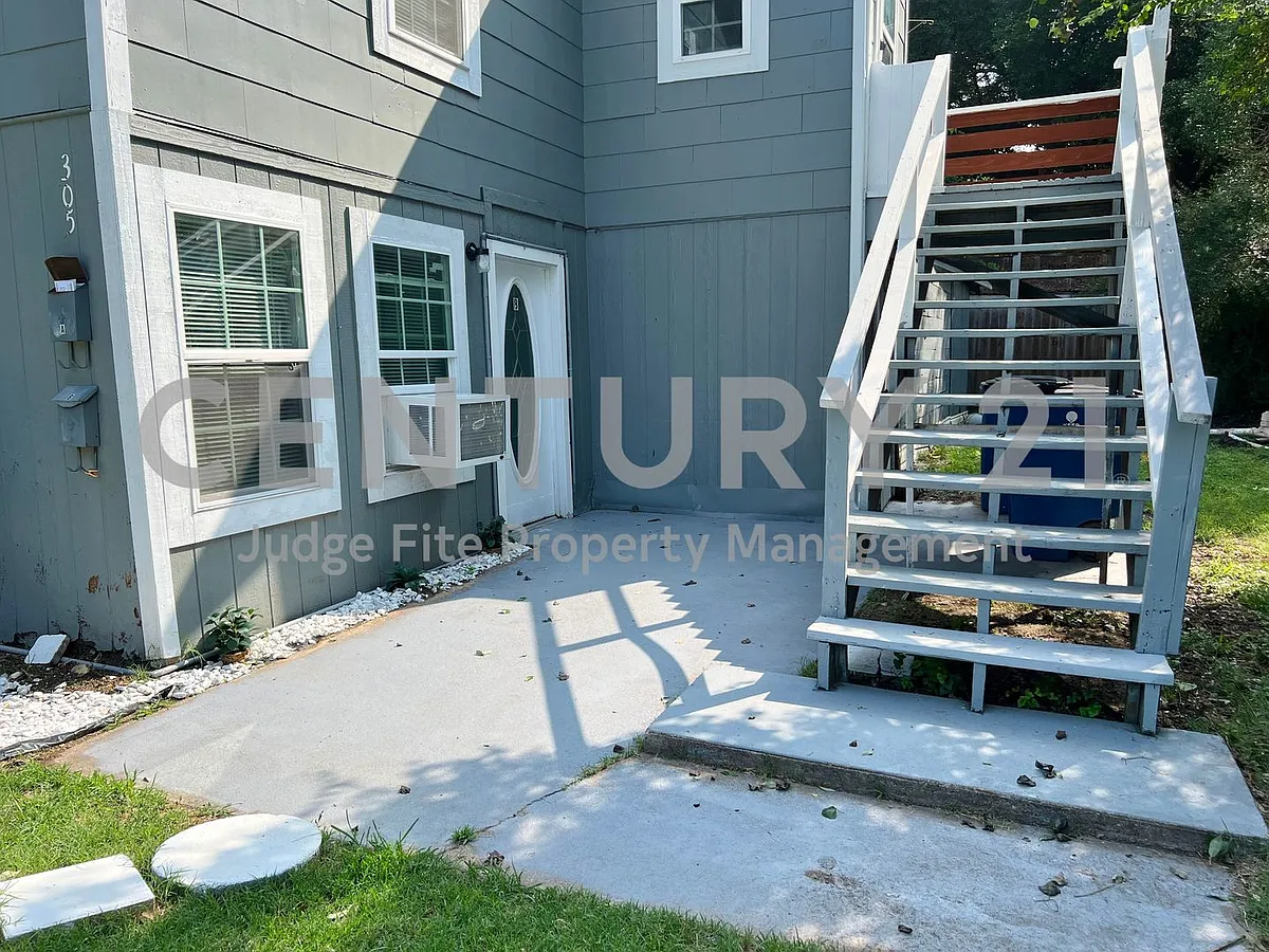 Building Photo - 305 S Preston St #B
