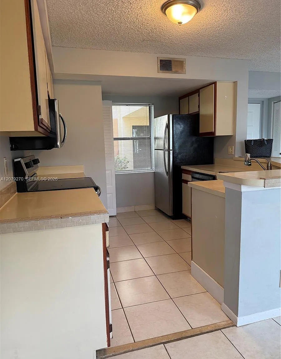 Summerbreeze Condo — Photo 3