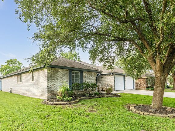 3rd image of 204 Corkwood St