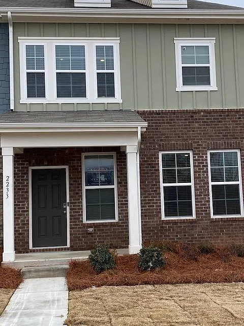 3 bed, 1762 sqft, $2,100 — Photo 1