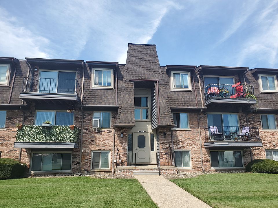 1st image of 422 Riviera Dr #422