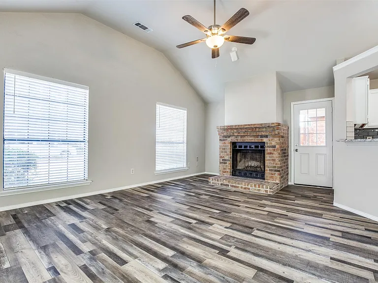 1736 Wheat Field Dr — Photo 3