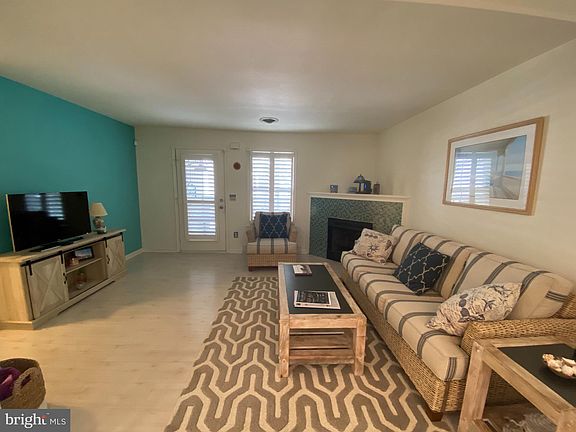 2nd image of 33995 Cypress Ln #111