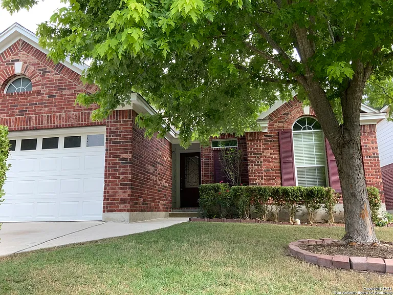 517 Thurber Dr — Photo 2