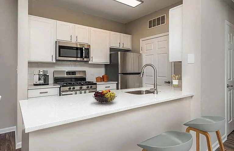 Butterfield Oaks Apartments — Photo 1