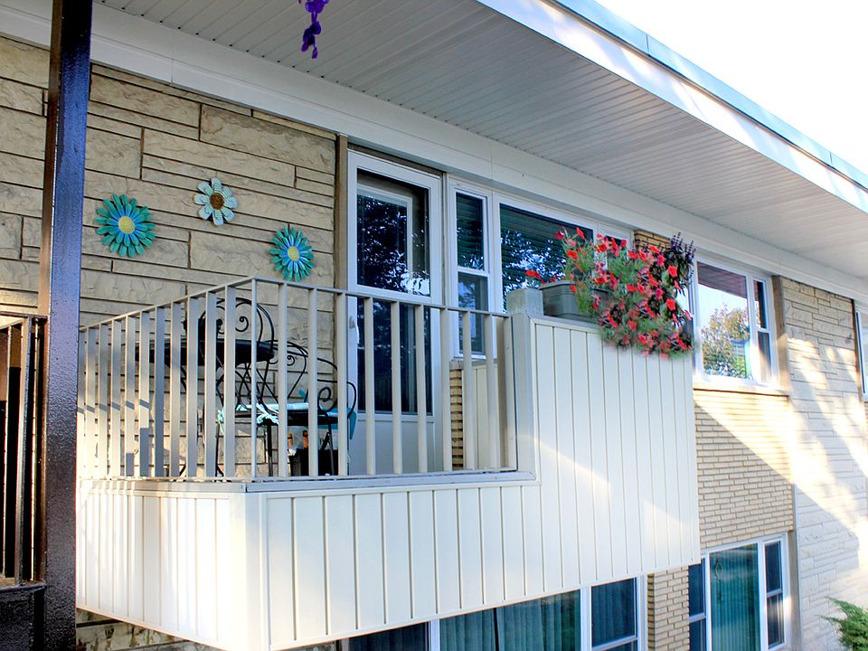 1st image of 4 Garden Dr APT 7
