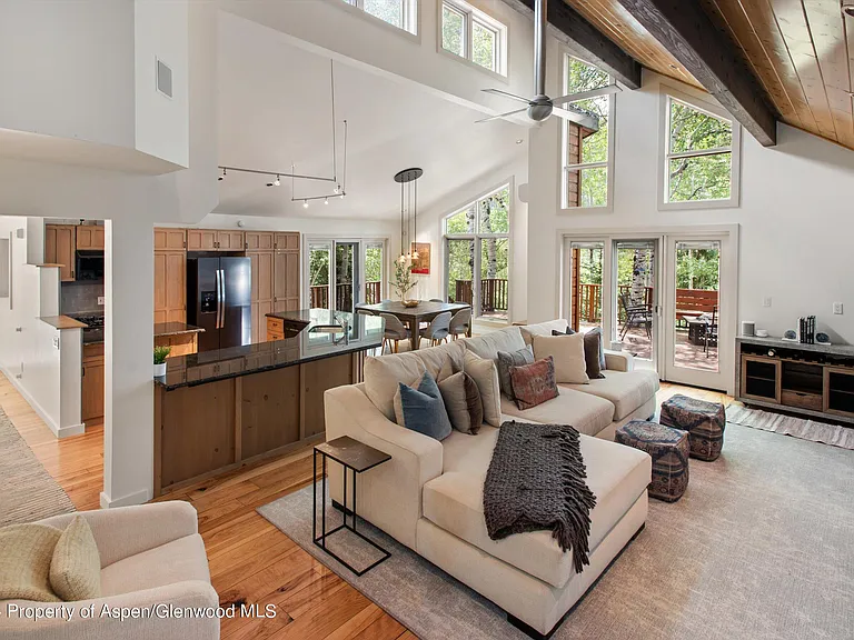 314 Mountain Laurel Dr — Photo 3