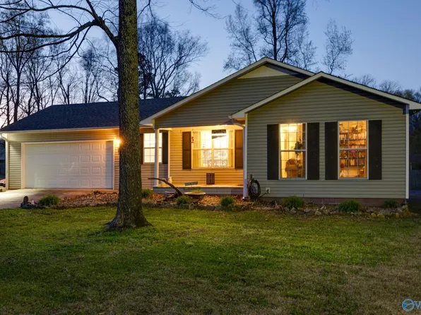 72 10th St W, Grant, AL 35747