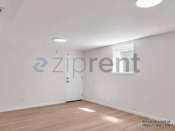 5th image of 860 Olive Ave #B