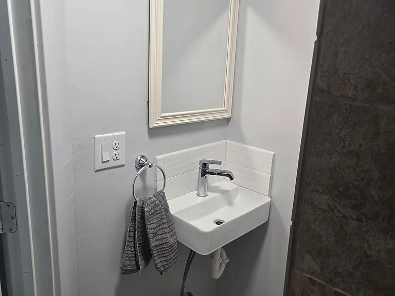 1304 Valley View Dr #1 — Photo 4