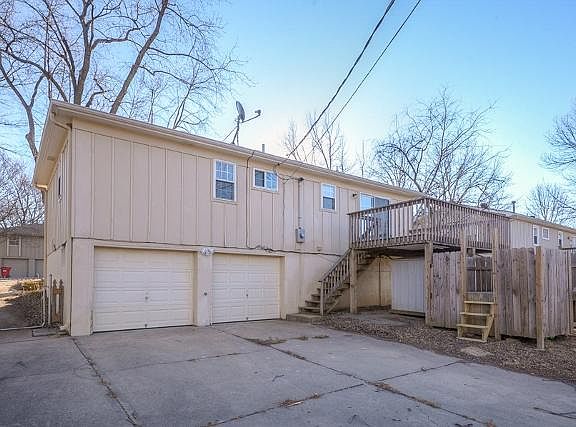 2nd image of 525 NE Sunnybrook Dr