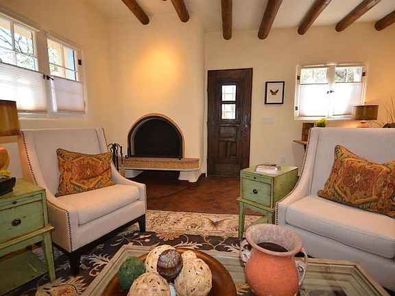 2nd image of 705 1/2 Galisteo St