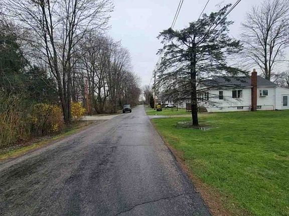 Exterior Neighborhood (street photo)