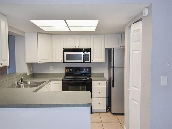 3rd image of 516 Hilldale Dr