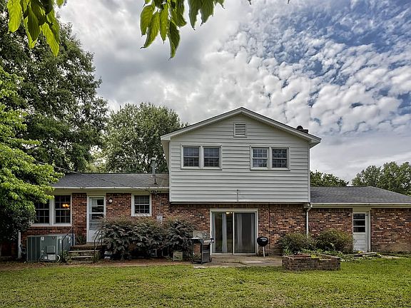 2nd image of 809 Knollwood Dr
