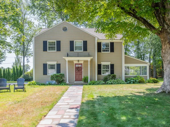 39 Wyndwood Road, West Hartford, CT 06107