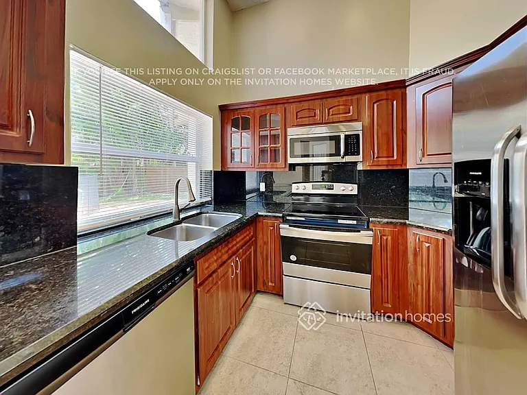 4433 NW 67th Ave — Photo 7