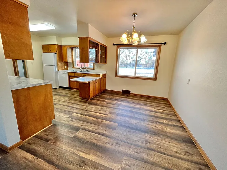 4909 E Linden Ln — Photo 5