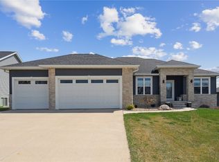 2925 Diamondback Rd, Hiawatha, IA 52233