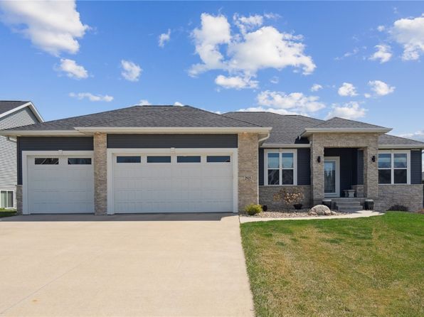 2925 Diamondback Rd, Hiawatha, IA 52233