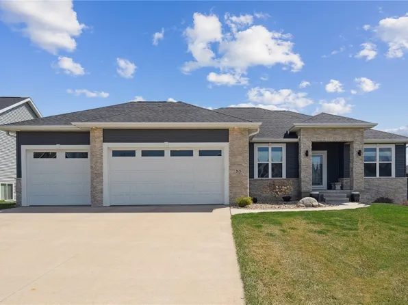 2925 Diamondback Rd, Hiawatha, IA 52233