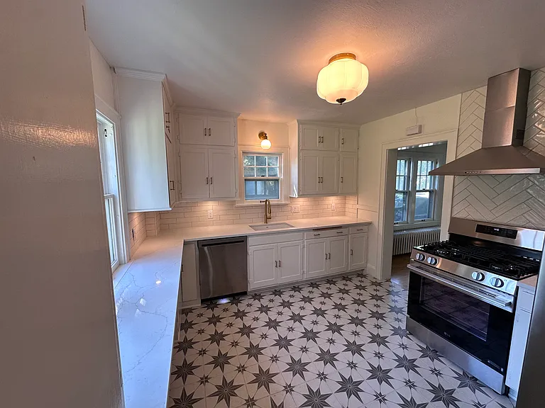 321 Roosevelt Ave — Photo 32