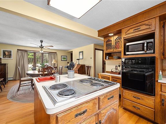 4th image of 540 Providence Pike