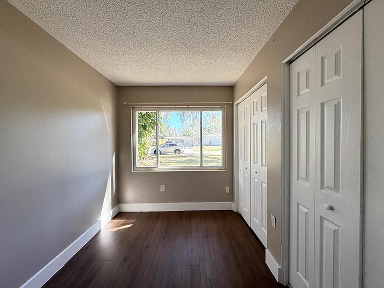 310 Longwood Dr — Photo 20