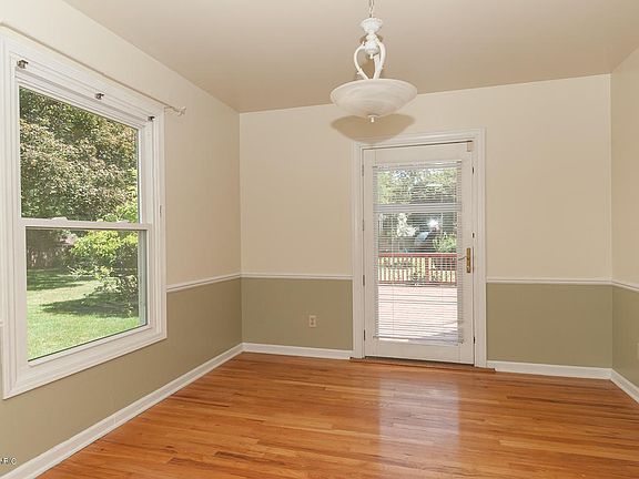 5th image of 4441 Meadowlark Dr