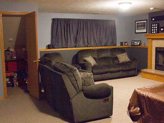 Gas fireplace!