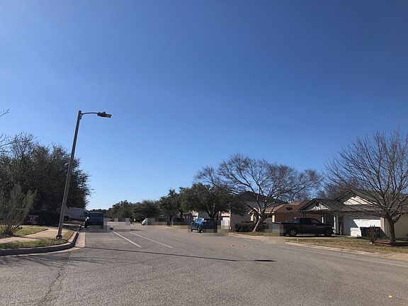 4th image of 605 Riverway Ln
