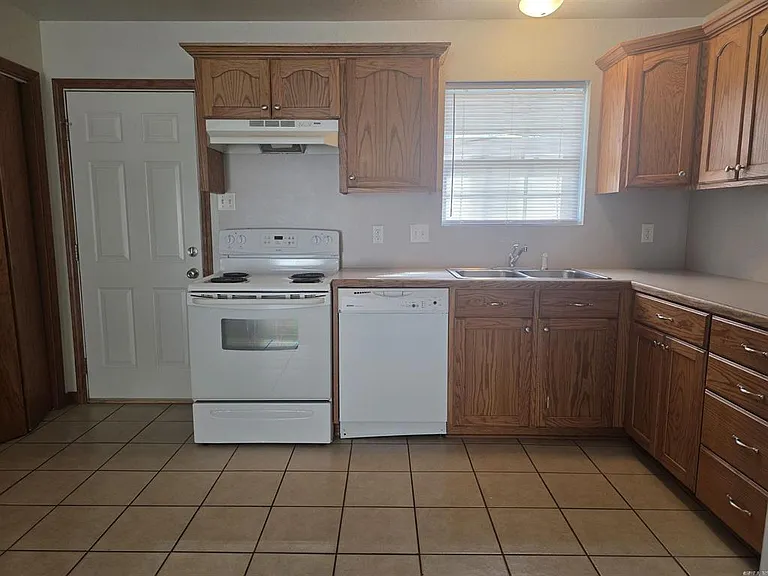 1310 N Main St — Photo 5