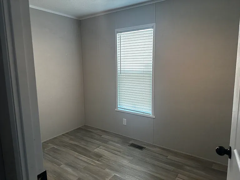 738 Waltham Dr — Photo 5