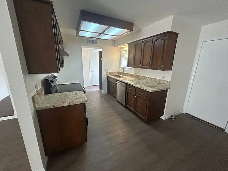 201 N Bollinger St — Photo 3