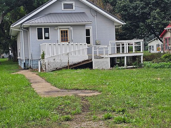2nd image of 302 Maple St