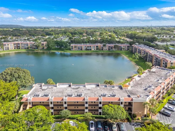 6321 Coral Lake Dr #209, Margate, FL 33063