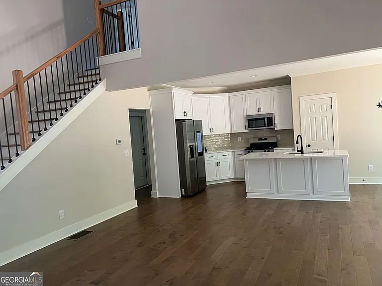 370 Ansley Dr — Photo 22