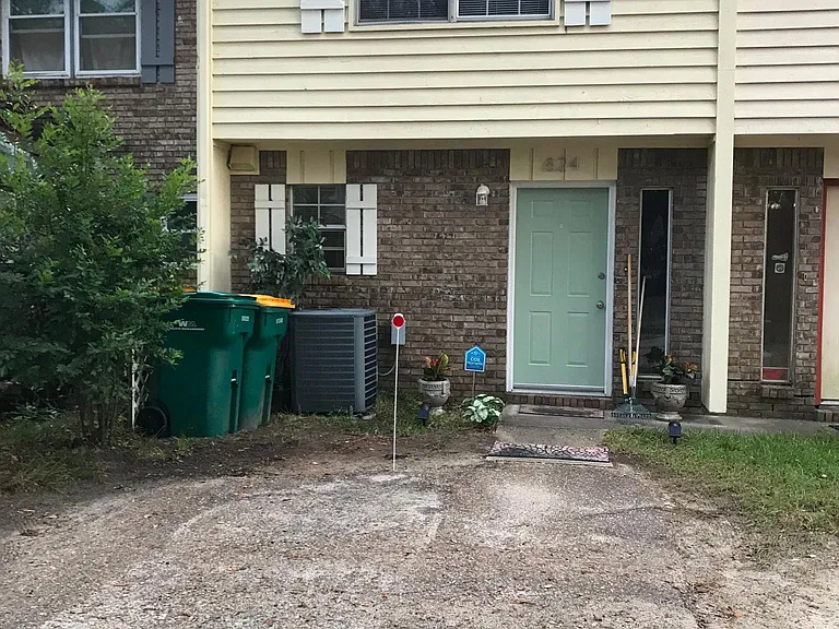 824 Shadow Ln — Photo 1