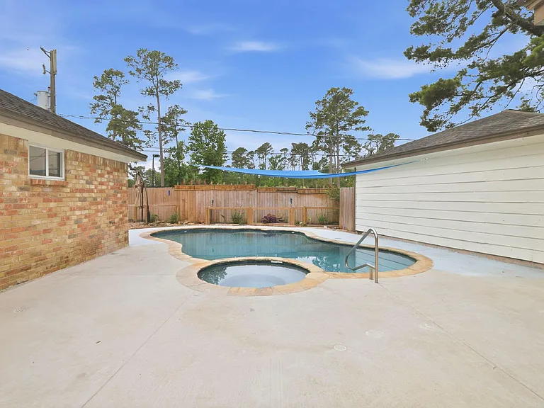 15215 Parkville Dr — Photo 47