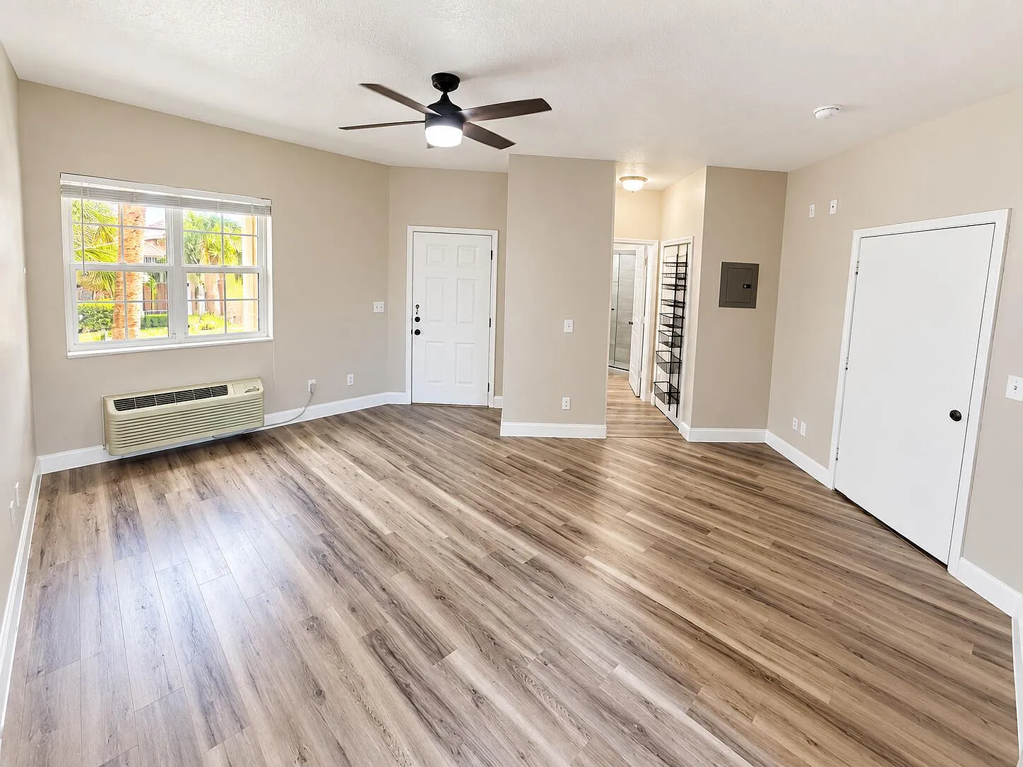 1 bed, 1.0 bath, 400 sqft, $1,200 — Photo 2